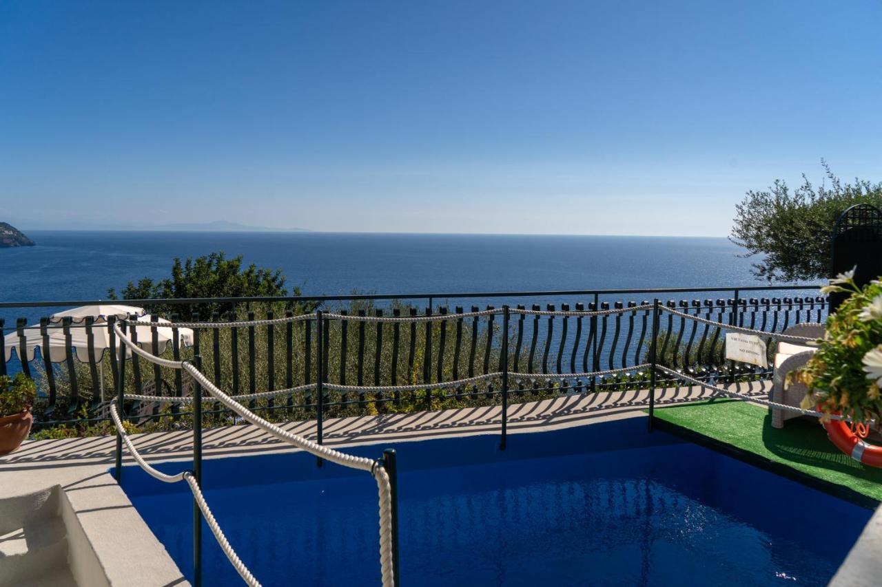 Luxury Villa *